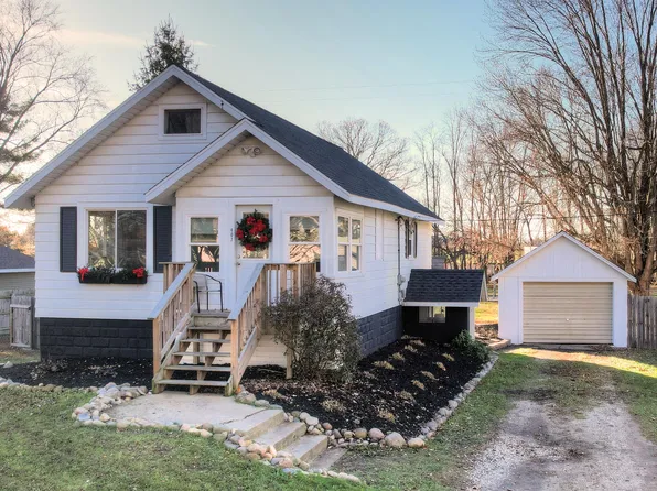 407 Selby St, Hopkins, MI 49328