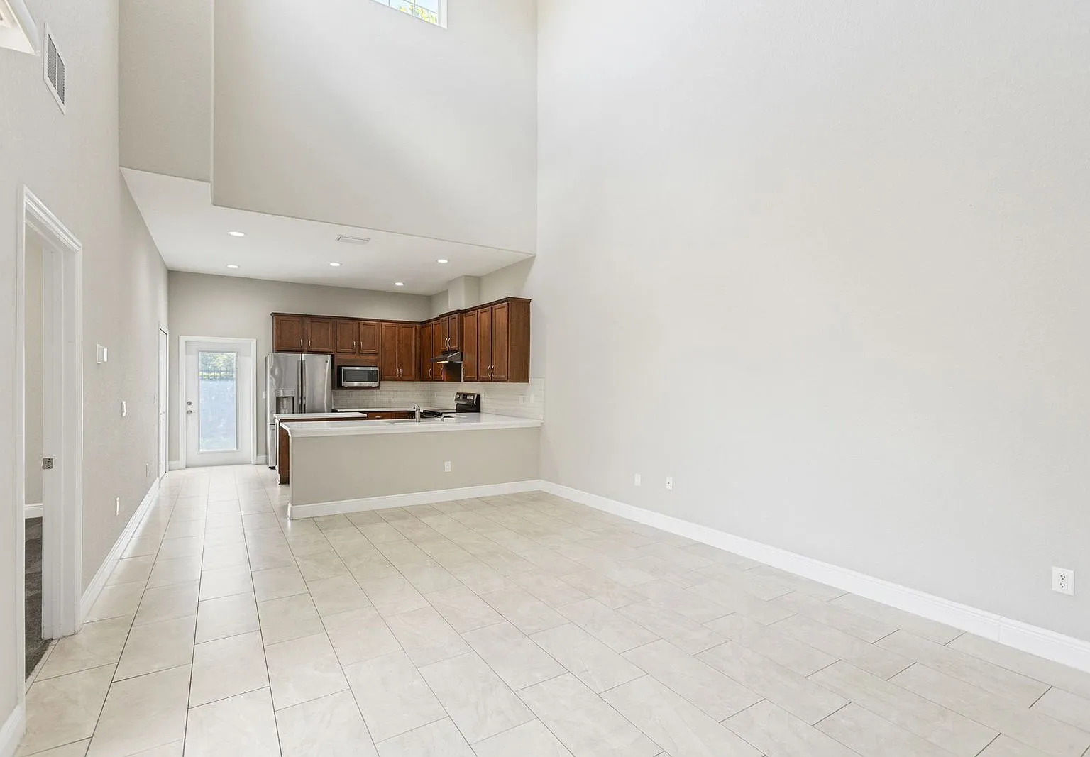4 bed, 3.0 bath, 2076 sqft, $2,900 — Photo 3