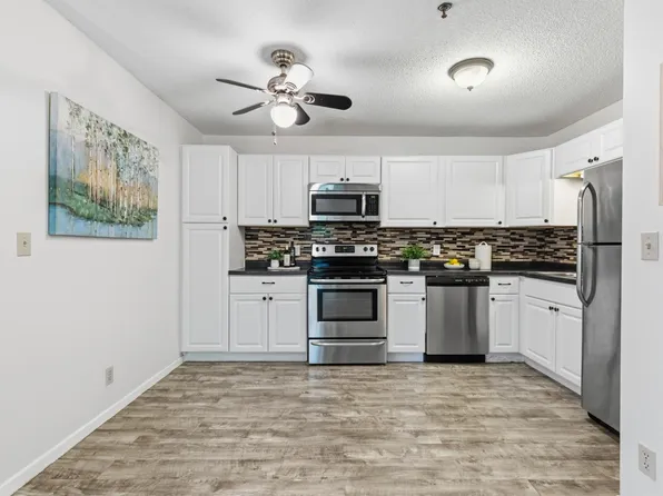 2160 Ridge Dr APT 11, Saint Louis Park, MN 55416