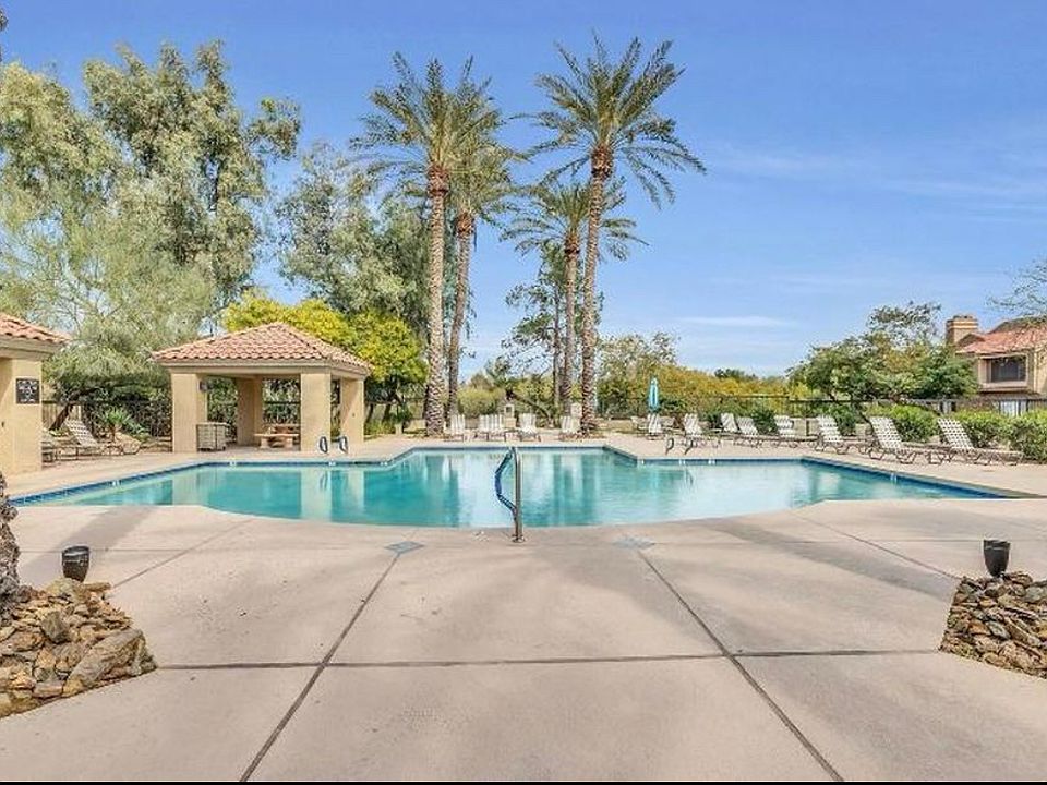 Resort style pool and jacuzzi backing up to Stone creek golf course.