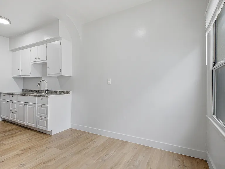 1932 W 25th St #9 — Photo 15