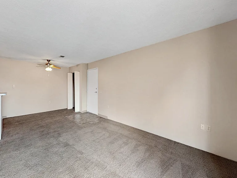 Cambridge Apartments — Photo 34
