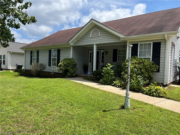 1710 Saint Charles Ln, Greensboro, NC 27405