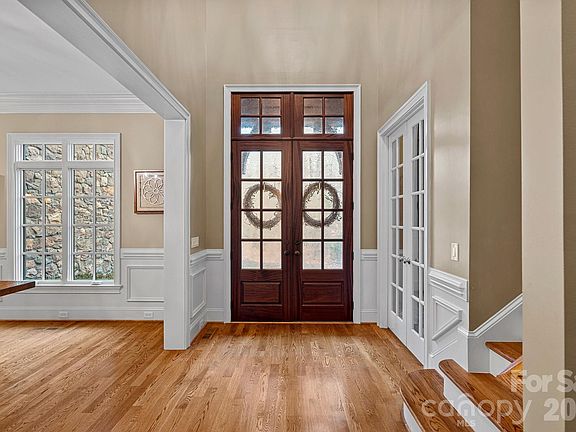 3rd image of 10150 Enclave Cir