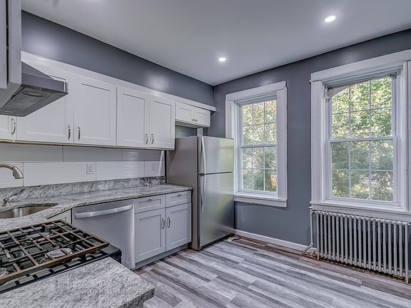 2nd image of 25 Bartholdi Ave