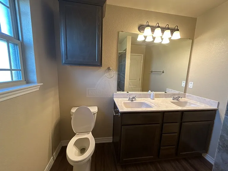 2109 Martin Luther King Jr Blvd — Photo 28