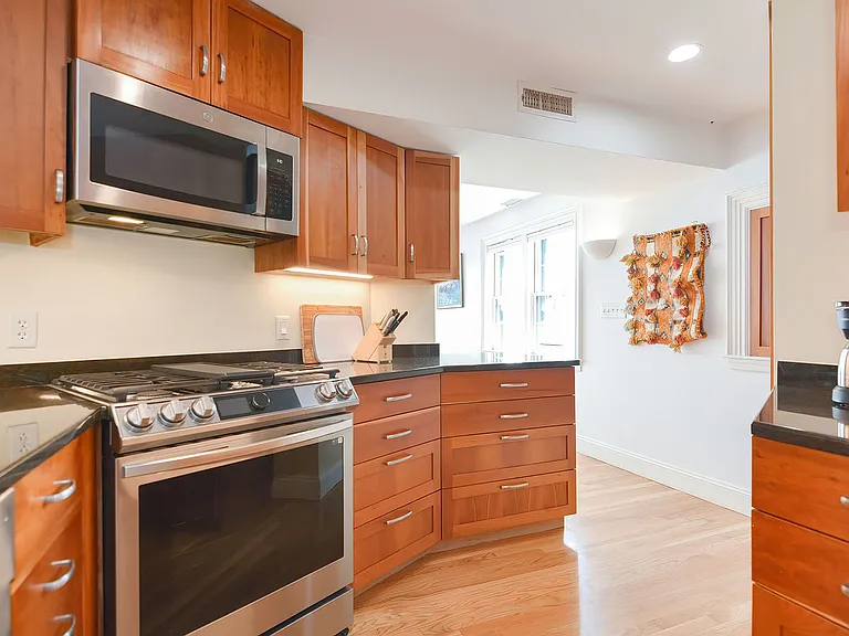 37 Rocky Neck Ave #A — Photo 11