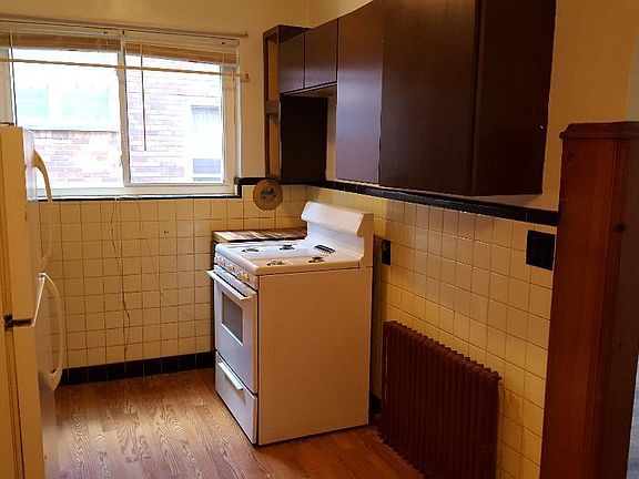 Kitchen with gas stove & new refrigerator in Sept 2019.
