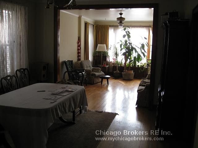 2nd image of 5140 W Melrose St #1