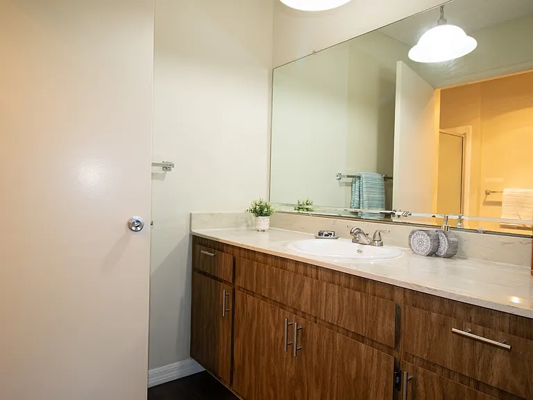 Gold Coast Apartments — Photo 54