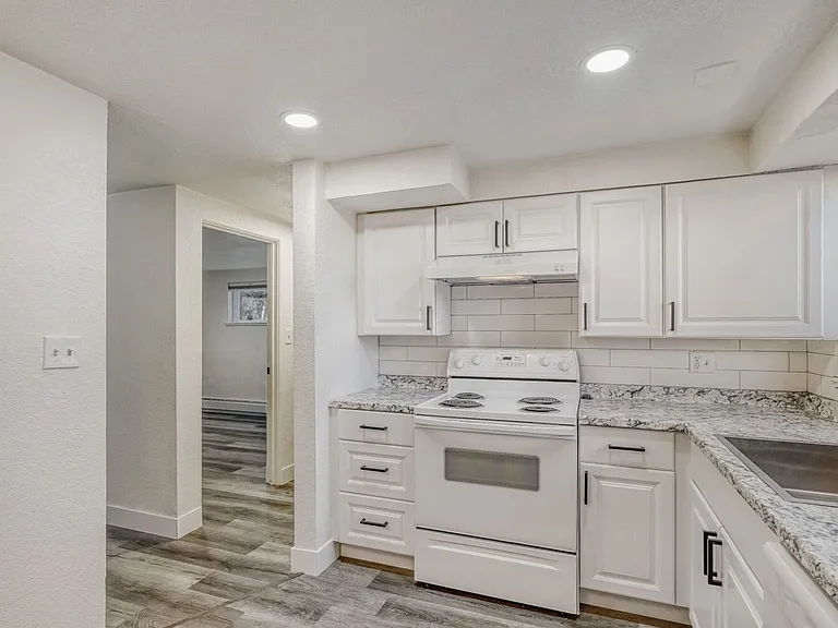 1679 Reed St — Photo 30