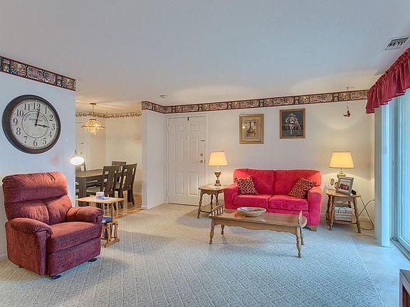 3rd image of 11 Bourbon St APT 41