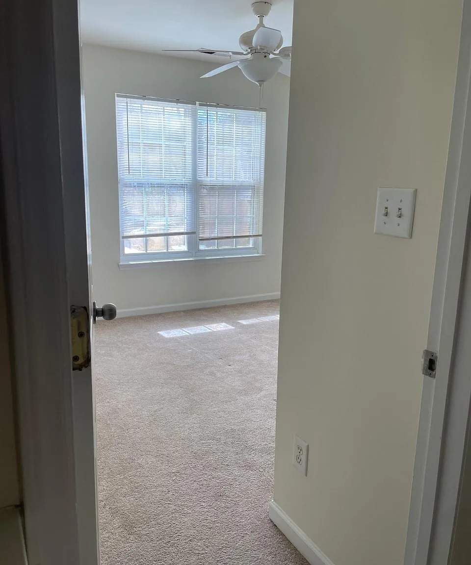 2 bed, 2.5 bath, $1,400 — Photo 4