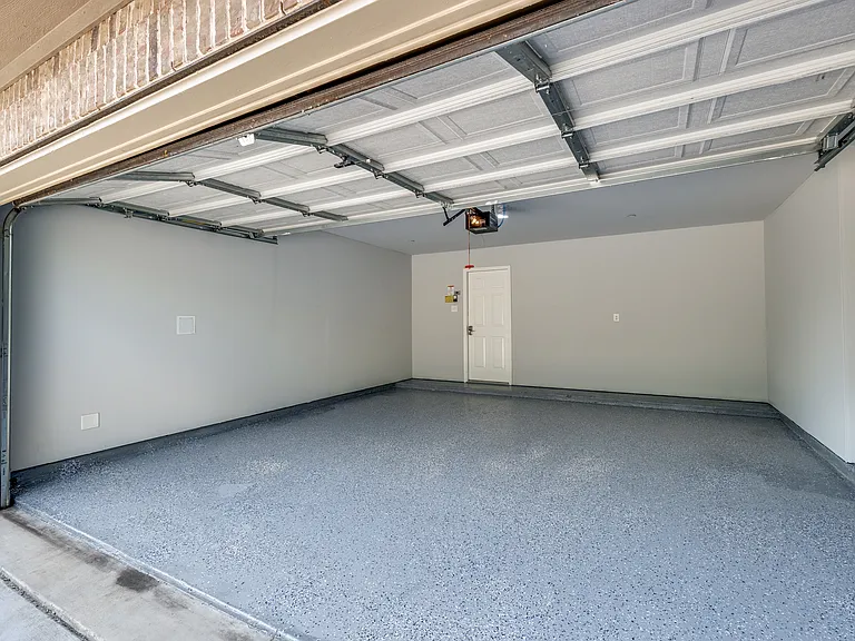 1123 Sophia St — Photo 12