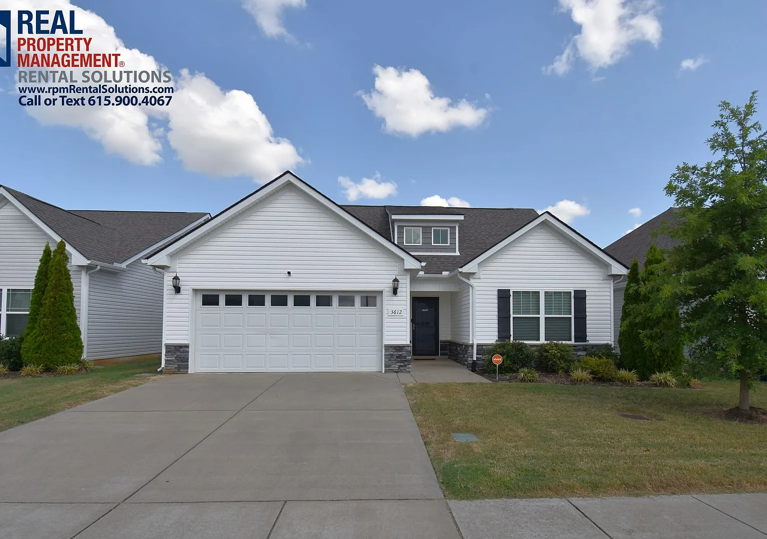 Adorable 3 bd home with covered patio and attached garage! — Photo 1