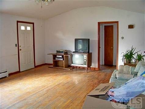 5th image of 55 Carlo Dr