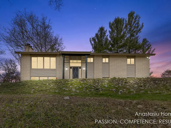 6614 Brookhills Ct SE, Grand Rapids, MI 49546