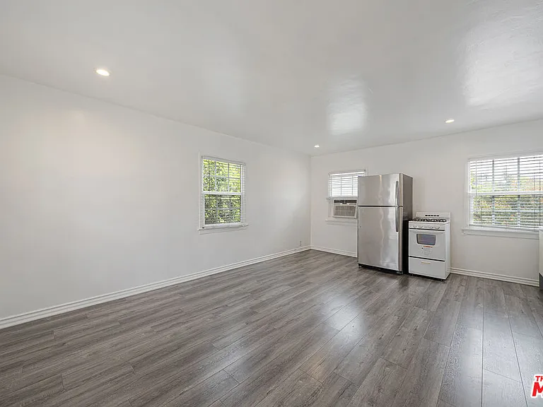 1238 S Beverly Glen Blvd #17 — Photo 9
