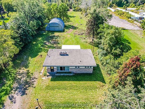 2nd image of 623 Robson Rd