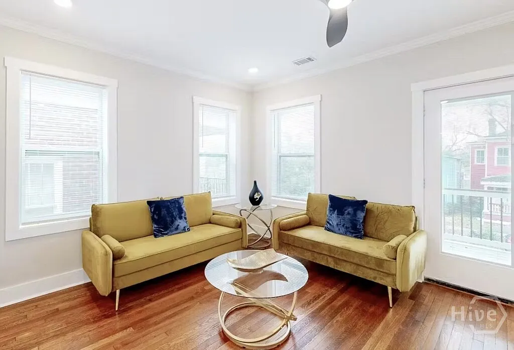3 bed, 1.0 bath, 1530 sqft, $2,450 — Photo 3