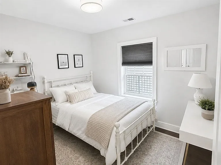 728 E Broadway #206 — Photo 5