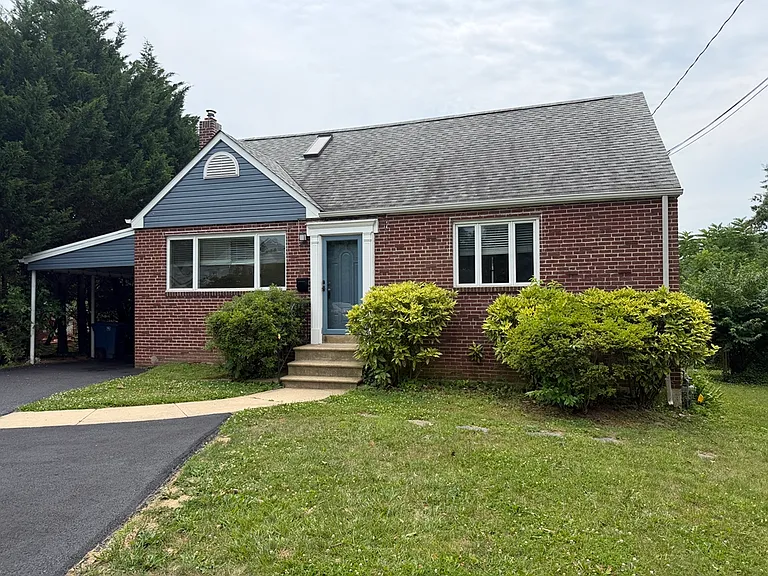 126 Median Dr — Photo 1