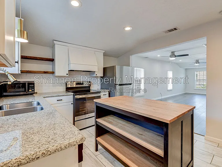 100 E 33rd St — Photo 6