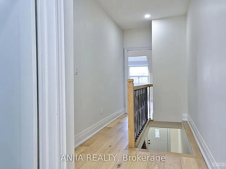 36 Gough Ave #UPPER — Photo 8