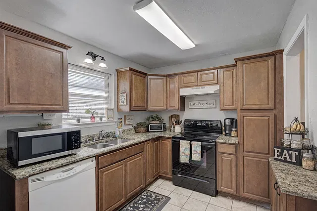 410 Lorine St — Photo 3