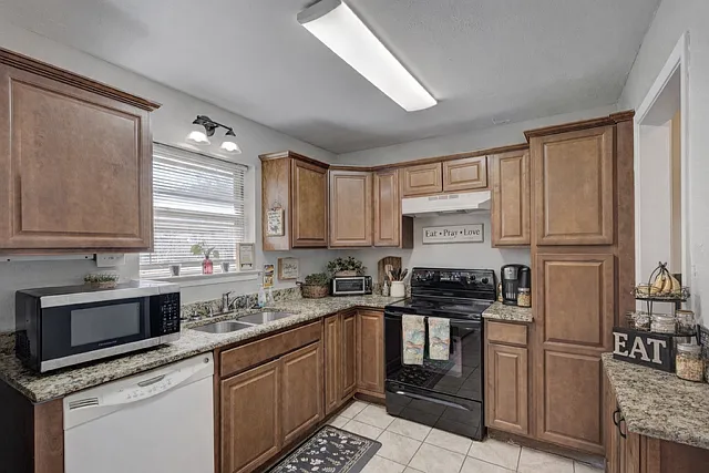410 Lorine St — Photo 3
