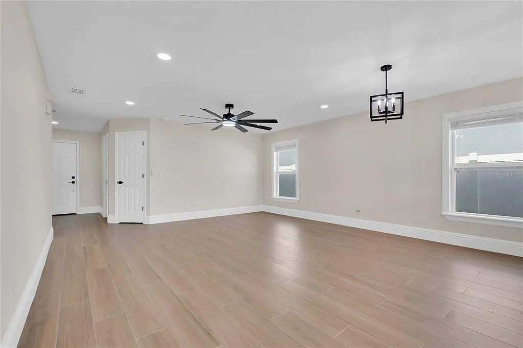 3 bed, 2.0 bath, 1692 sqft, $2,500 — Photo 4