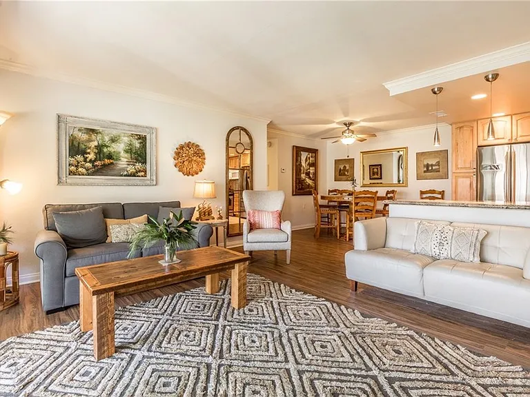 928 Avenue Majorca #O — Photo 11