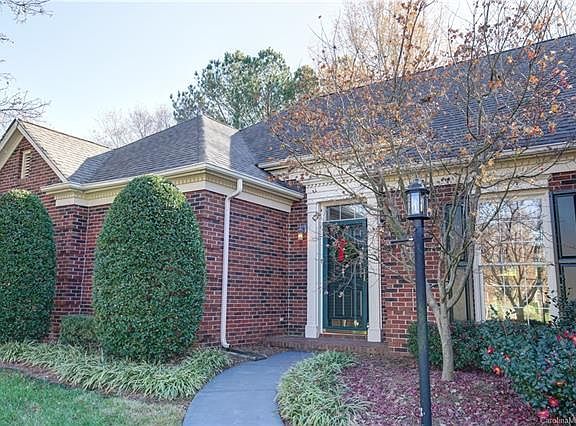 3rd image of 7209 Baniff Cres