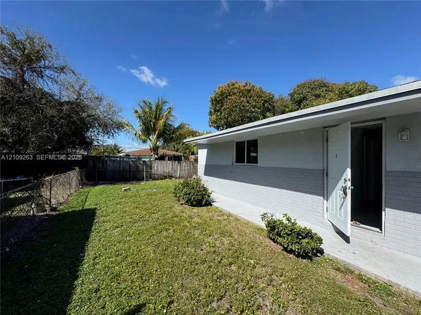 34 SW 5th Ave #1, Dania, FL 33004