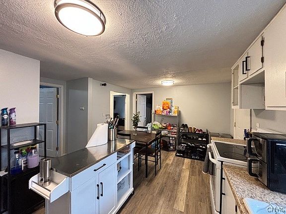 5th image of 608 Cain St
