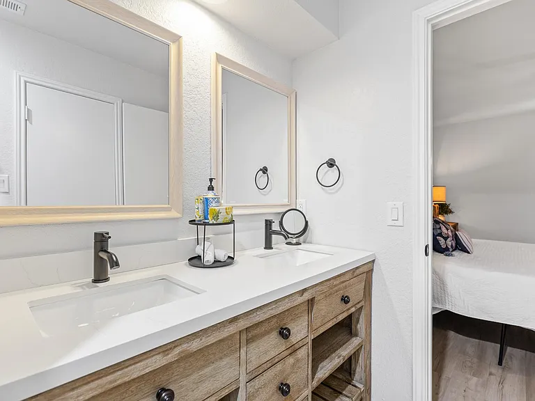 2918 Timothy Ln — Photo 18