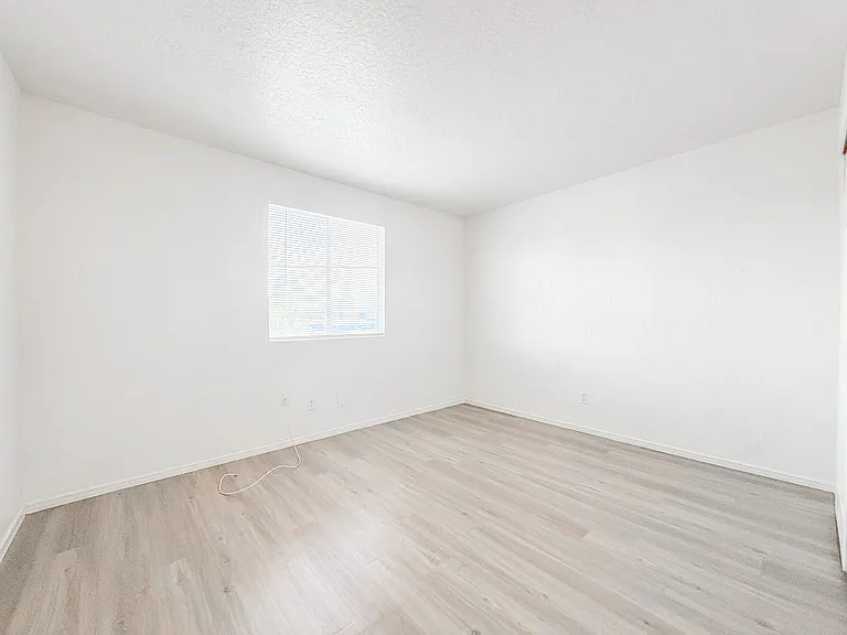 2537 W Georgia Ave #17 — Photo 12