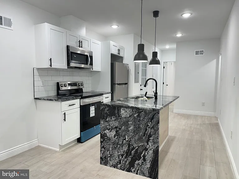 2038 McKean St #1 — Photo 4