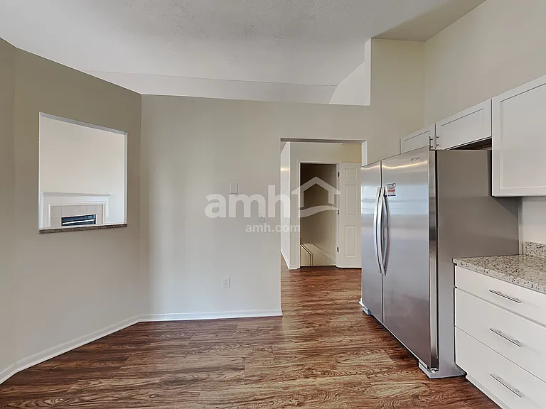 7888 Edgewater Dr — Photo 4