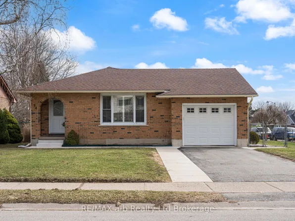 24 Denrich Ave, Tillsonburg, ON N4G 4W2