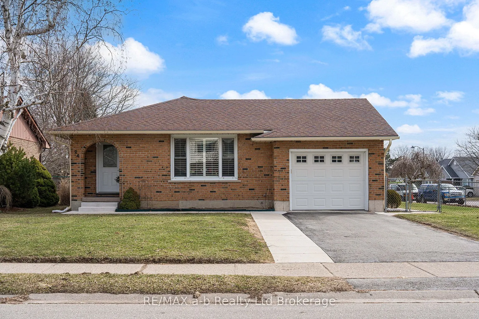 24 Denrich Ave photo 1