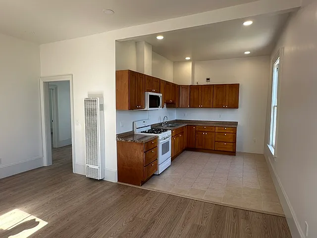 725 Capitol St #A — Photo 1