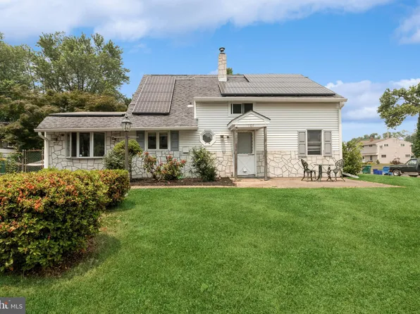 107 Coral Ln, Levittown, PA 19055