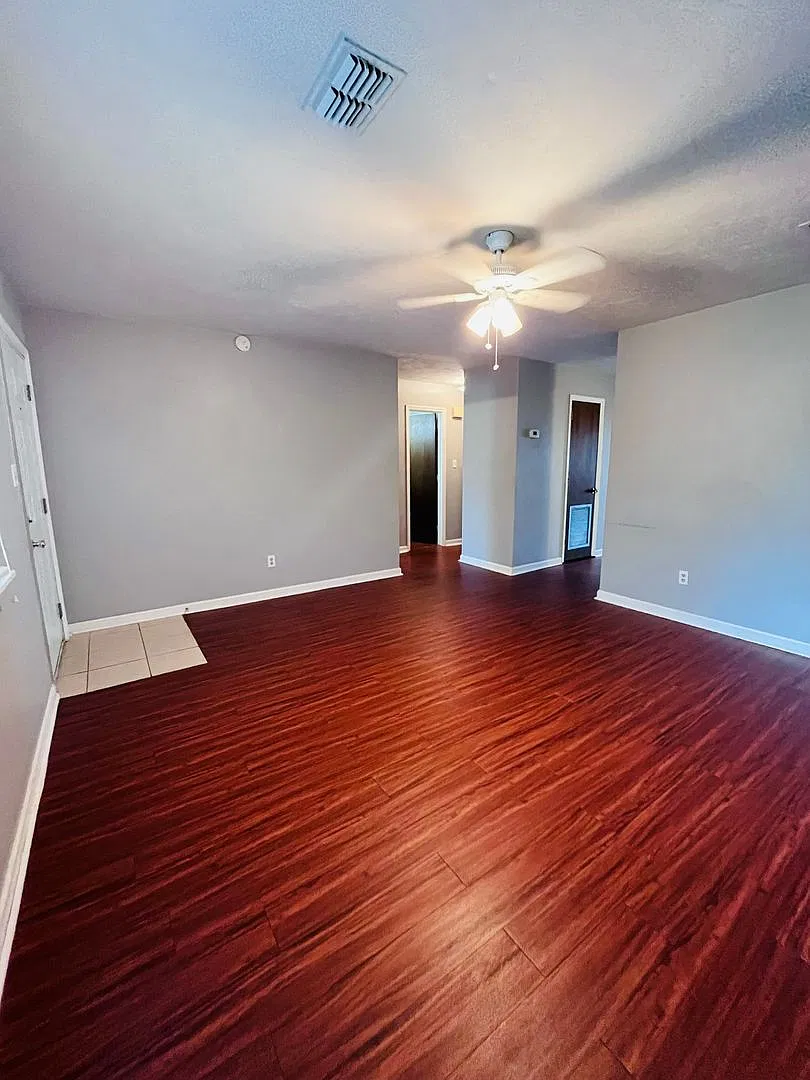128 Locke St Apts — Photo 4