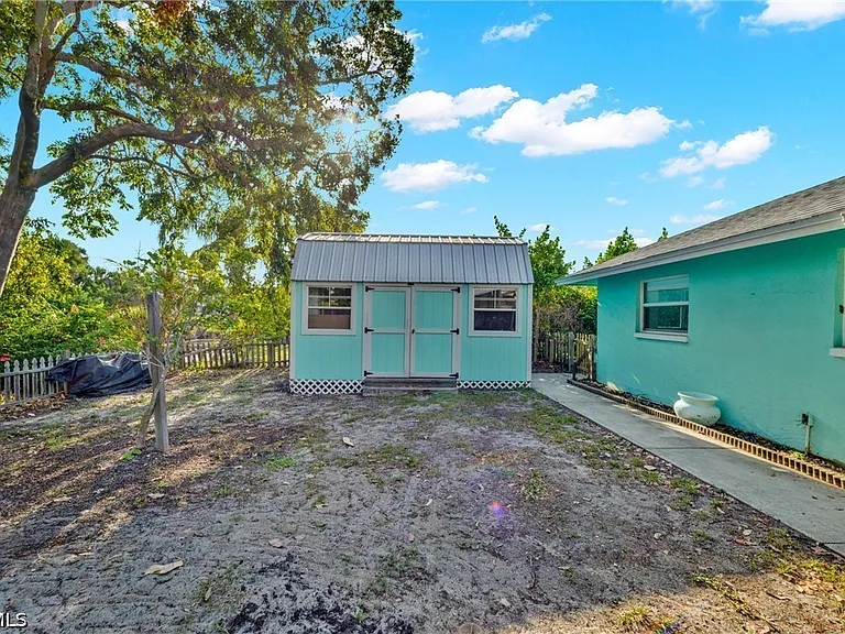 3271 Brooklyn Ave — Photo 41