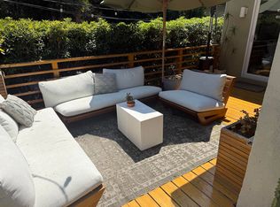 6856 Sunny Cv, Hollywood, CA 90068