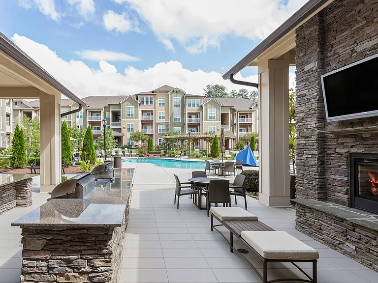 Outdoor Lounge and Grill