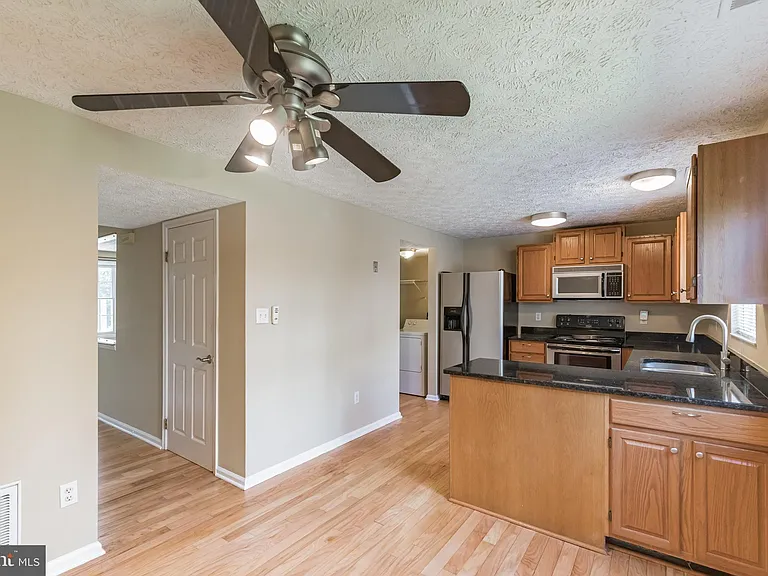 6302 Betsy Ross Ct — Photo 13