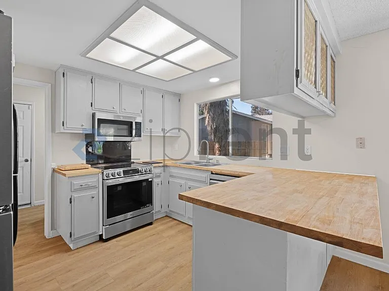 1471 Valenzuela Ct — Photo 11