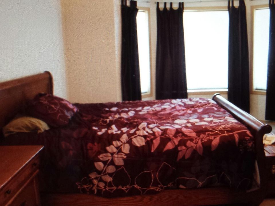 2nd image of 606 Cascade Ave